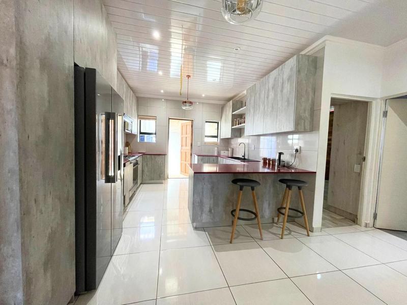 10 Bedroom Property for Sale in Chatsworth Western Cape
